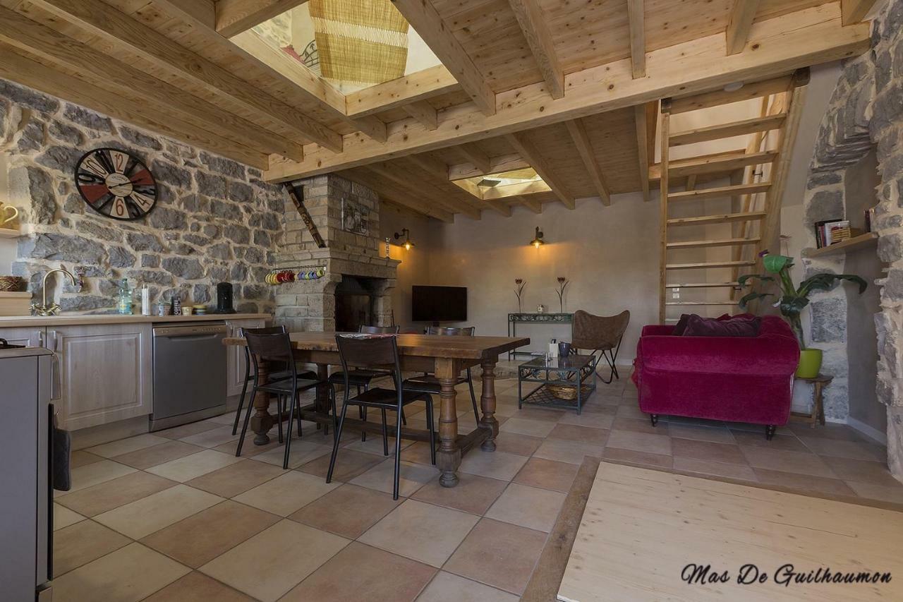 Mas De Guilhaumon Cote Hameau *